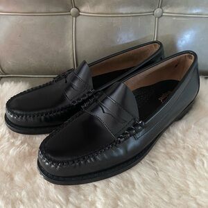 GH Bass Weejans Classic Black Loafers